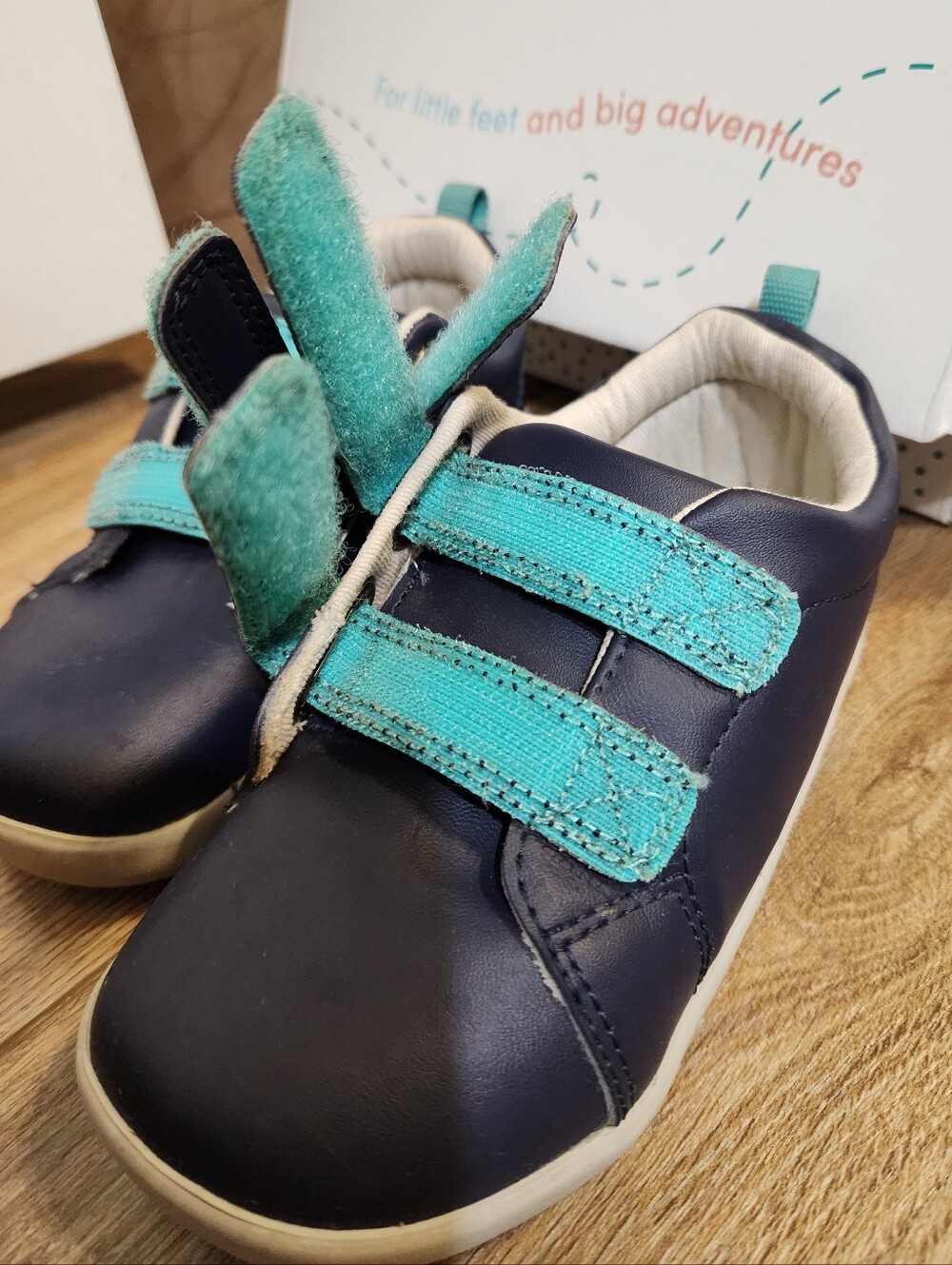 Ten Little Sneakers With Box & Stickers - Picture 5 of 13